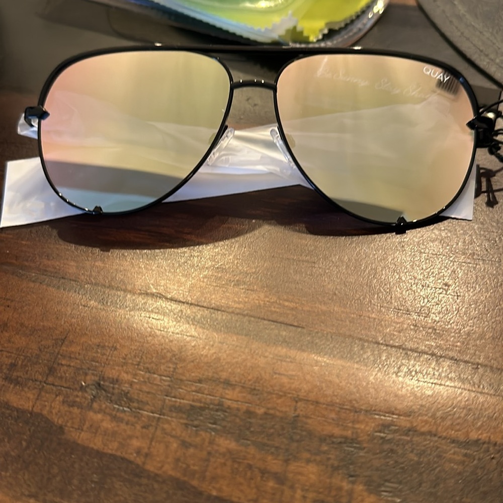 Quay High Key Sunnies